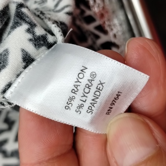 J. Jill Top Missy Medium Black and White Print Long Top with pockets Stretch - Picture 8 of 10